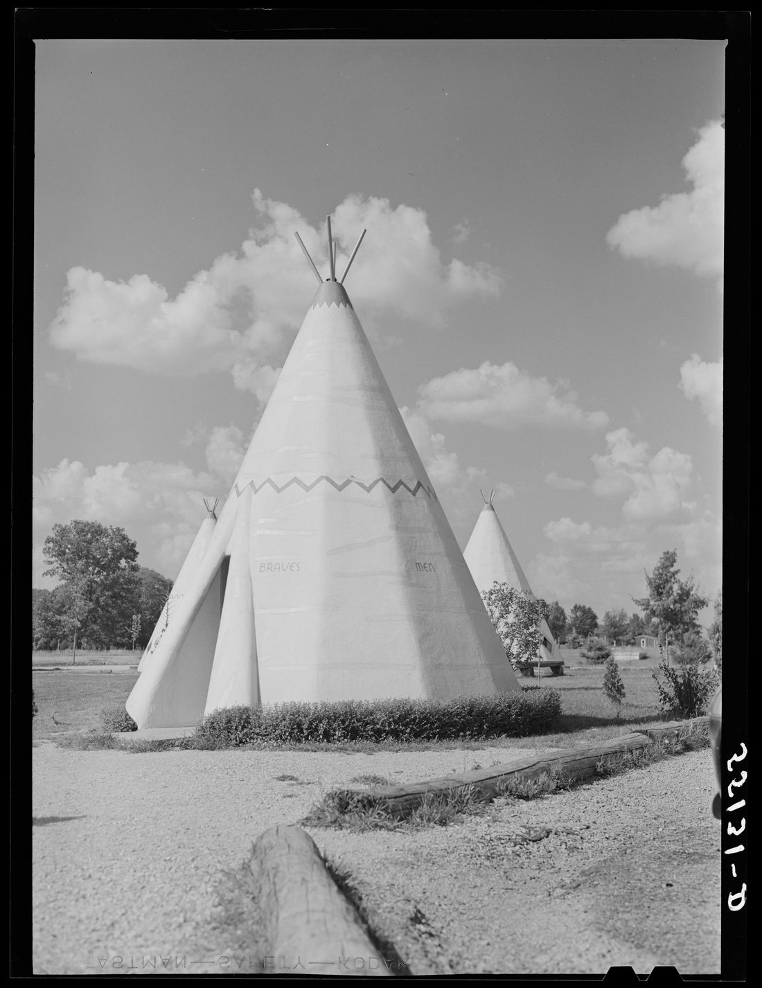 Cabins imitating Indian teepee for tourists along highway south of Bardstown, Kentucky