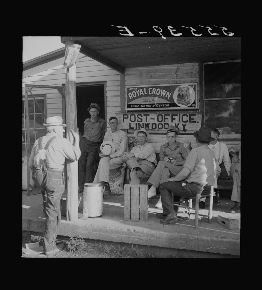Farmers sitting around in front of the post office on Saturday afternoon. Linwood, Kentucky