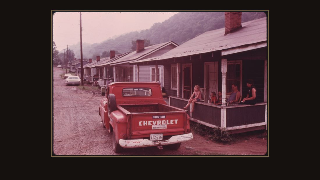 ROW OF MINERS' HOMES IN THE BROOKSIDE MINE COMPANY TOWN OF BROOKSIDE KENTUCKY, NEAR MIDDLESBORO. THE MINE, OWNED BY THE DUKE POWER COMPANY, WAS THE SCENE OF A PROTRACTED AND S